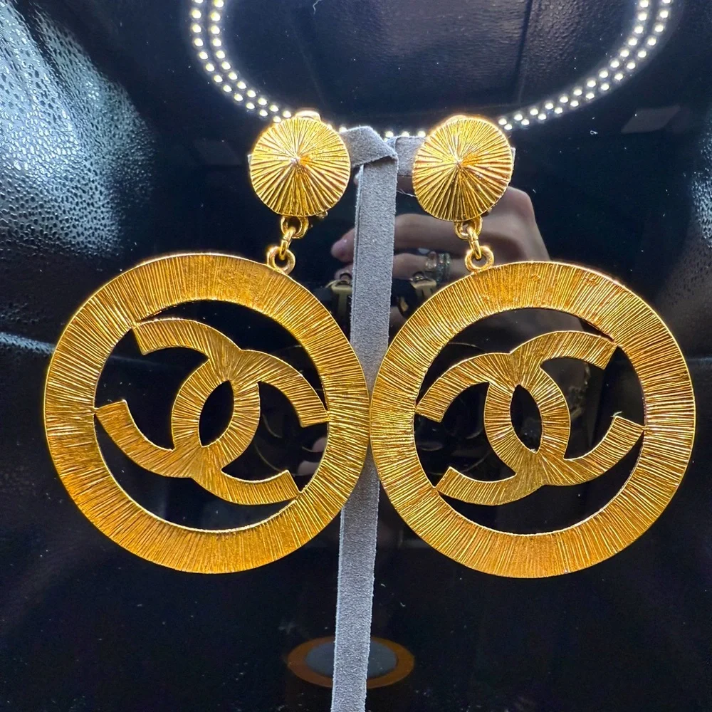 LOT 1690 24K gold plated CHANEL vintage sunburst Rihanna’s clip on earrings